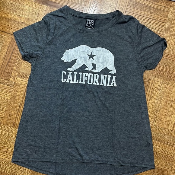 Modern Lux - Picture 3 of 4